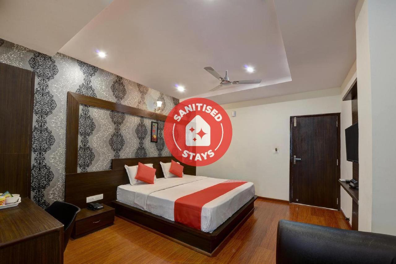 Capital O Hotel Samanvi International Belur  Bagian luar foto