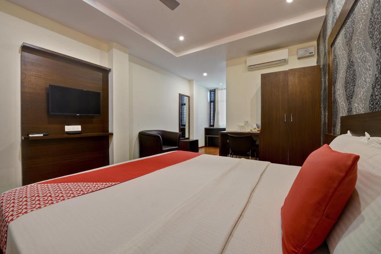 Capital O Hotel Samanvi International Belur  Bagian luar foto