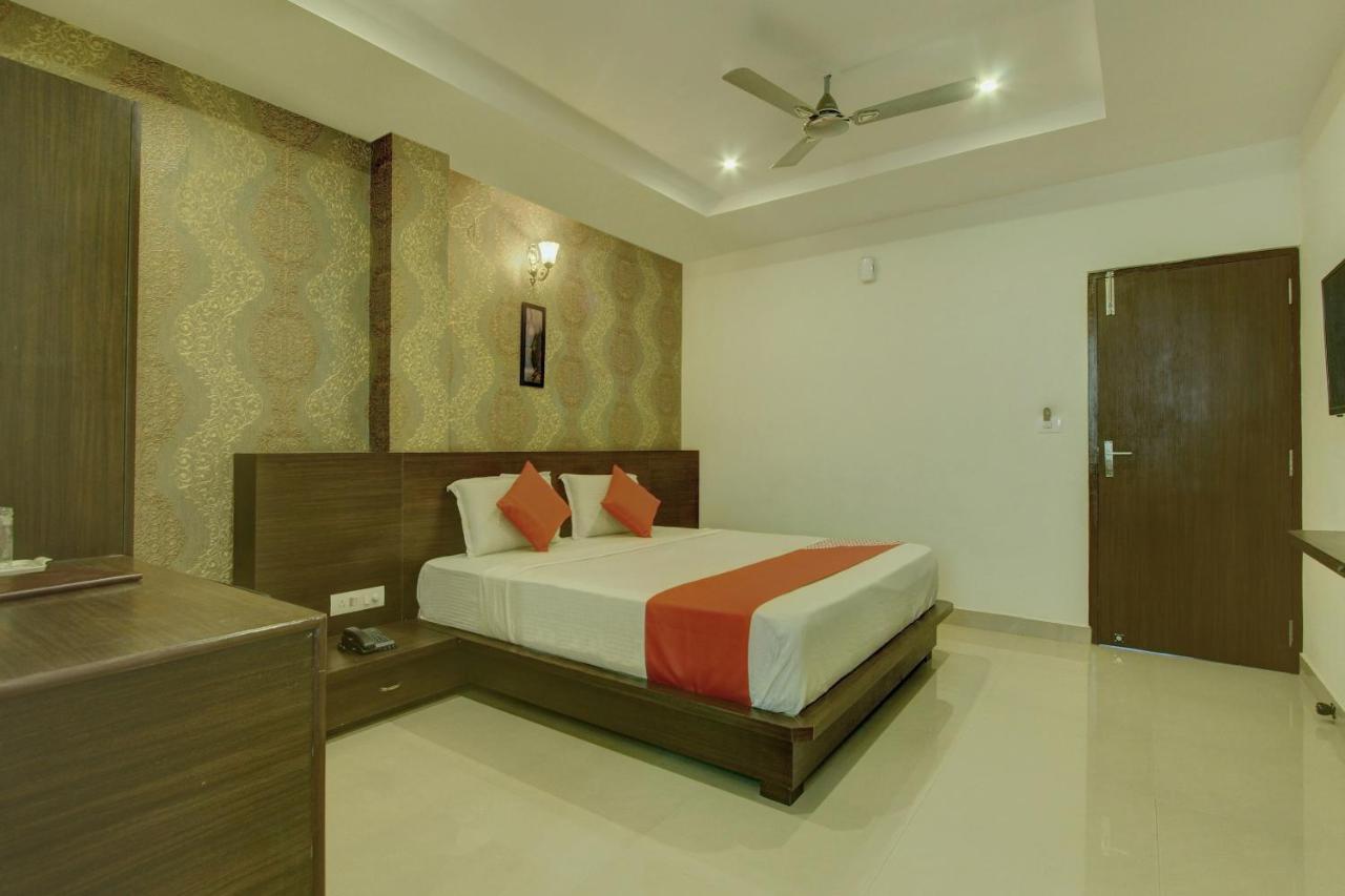 Capital O Hotel Samanvi International Belur  Bagian luar foto