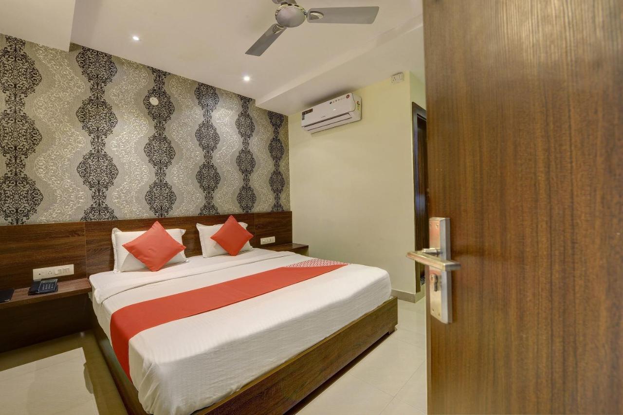 Capital O Hotel Samanvi International Belur  Bagian luar foto