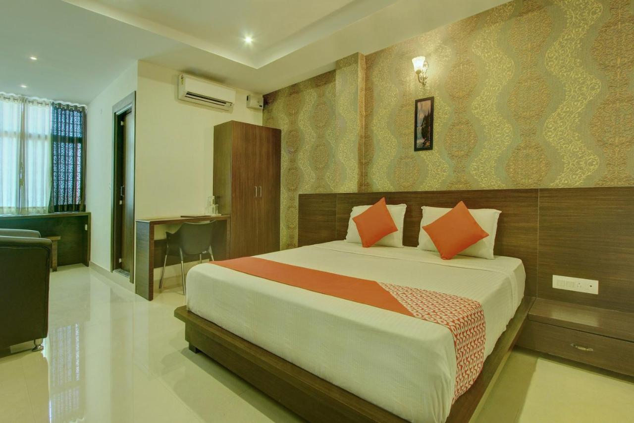 Capital O Hotel Samanvi International Belur  Bagian luar foto