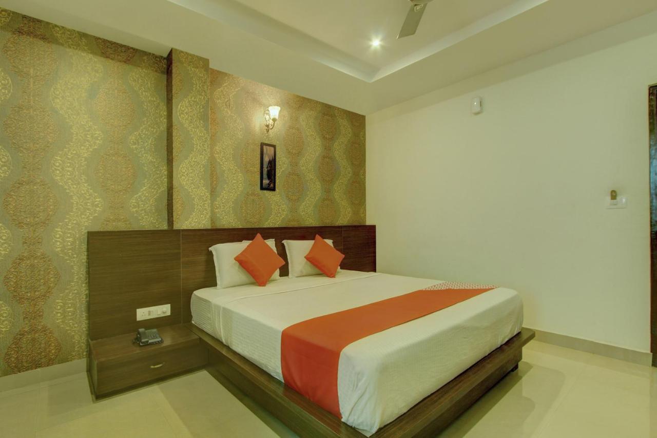 Capital O Hotel Samanvi International Belur  Bagian luar foto