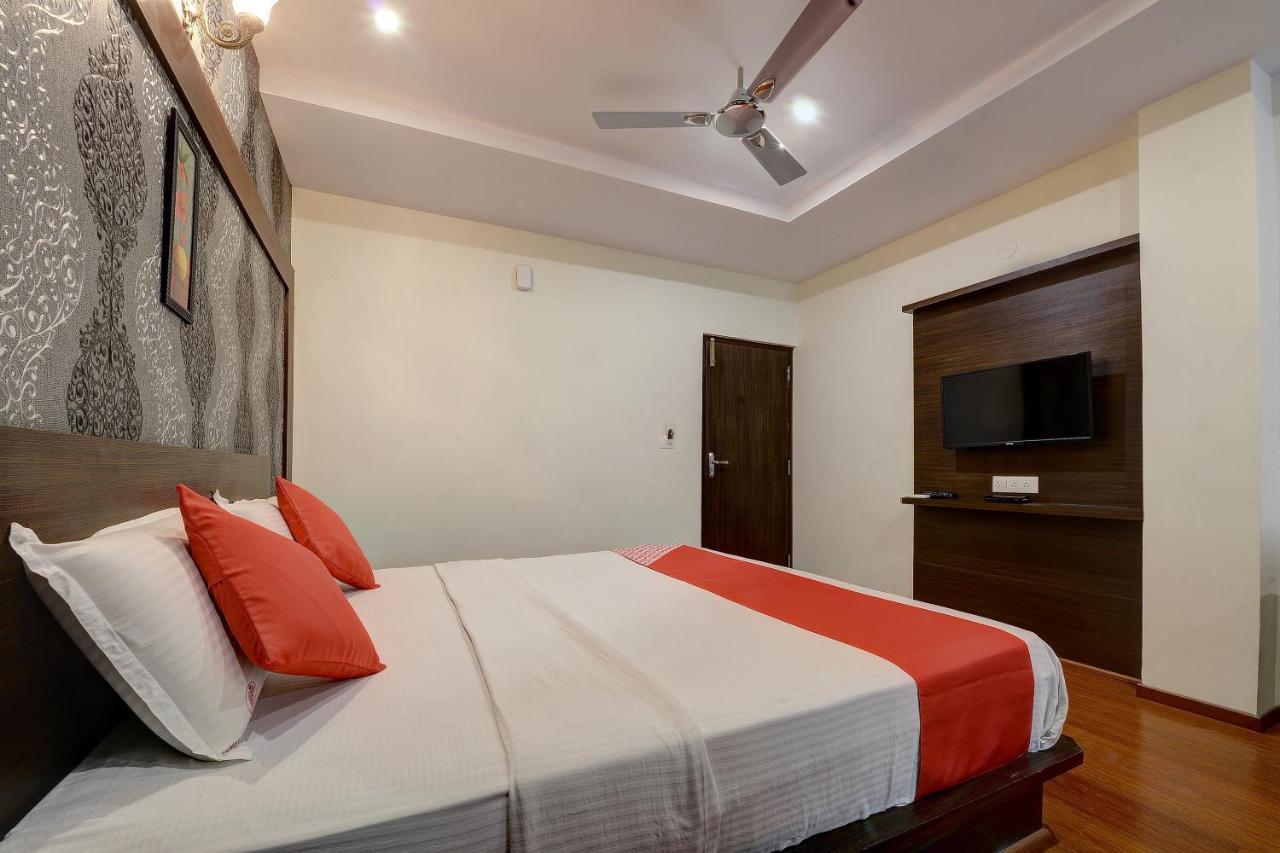Capital O Hotel Samanvi International Belur  Bagian luar foto