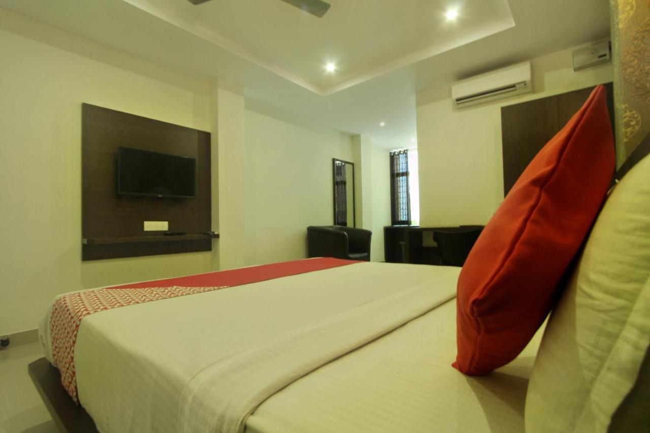Capital O Hotel Samanvi International Belur  Bagian luar foto