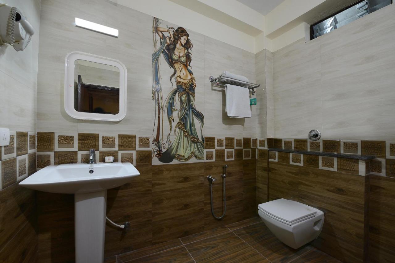 Capital O Hotel Samanvi International Belur  Bagian luar foto