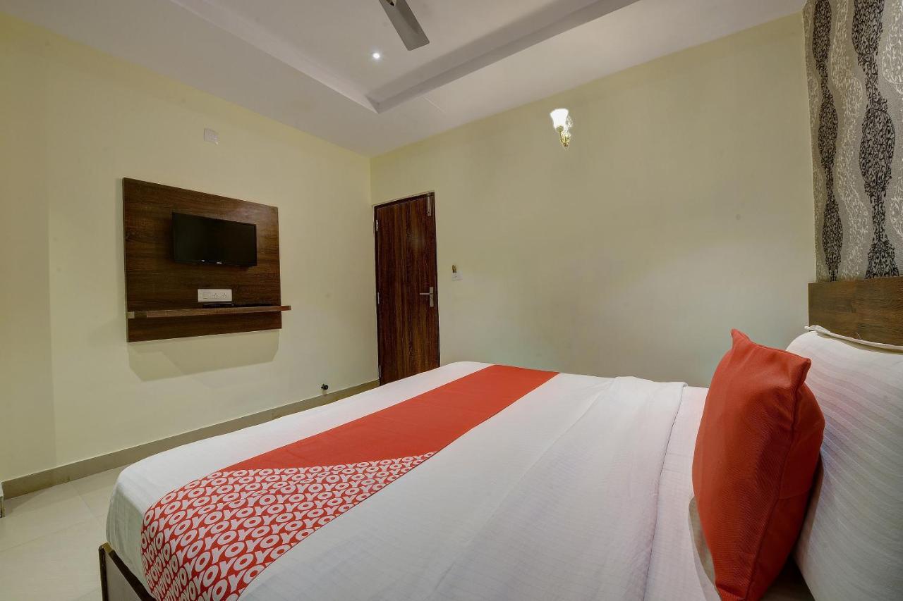 Capital O Hotel Samanvi International Belur  Bagian luar foto