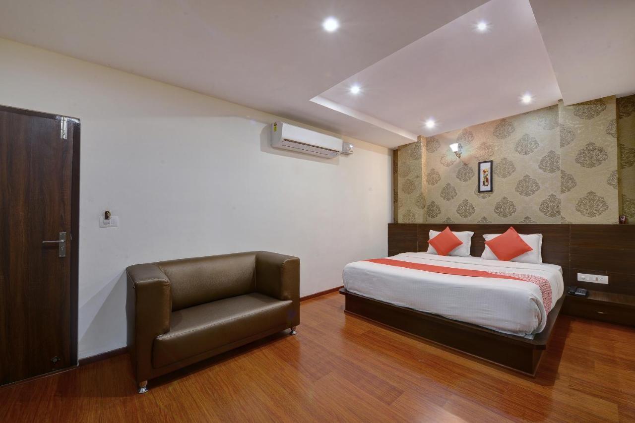 Capital O Hotel Samanvi International Belur  Bagian luar foto