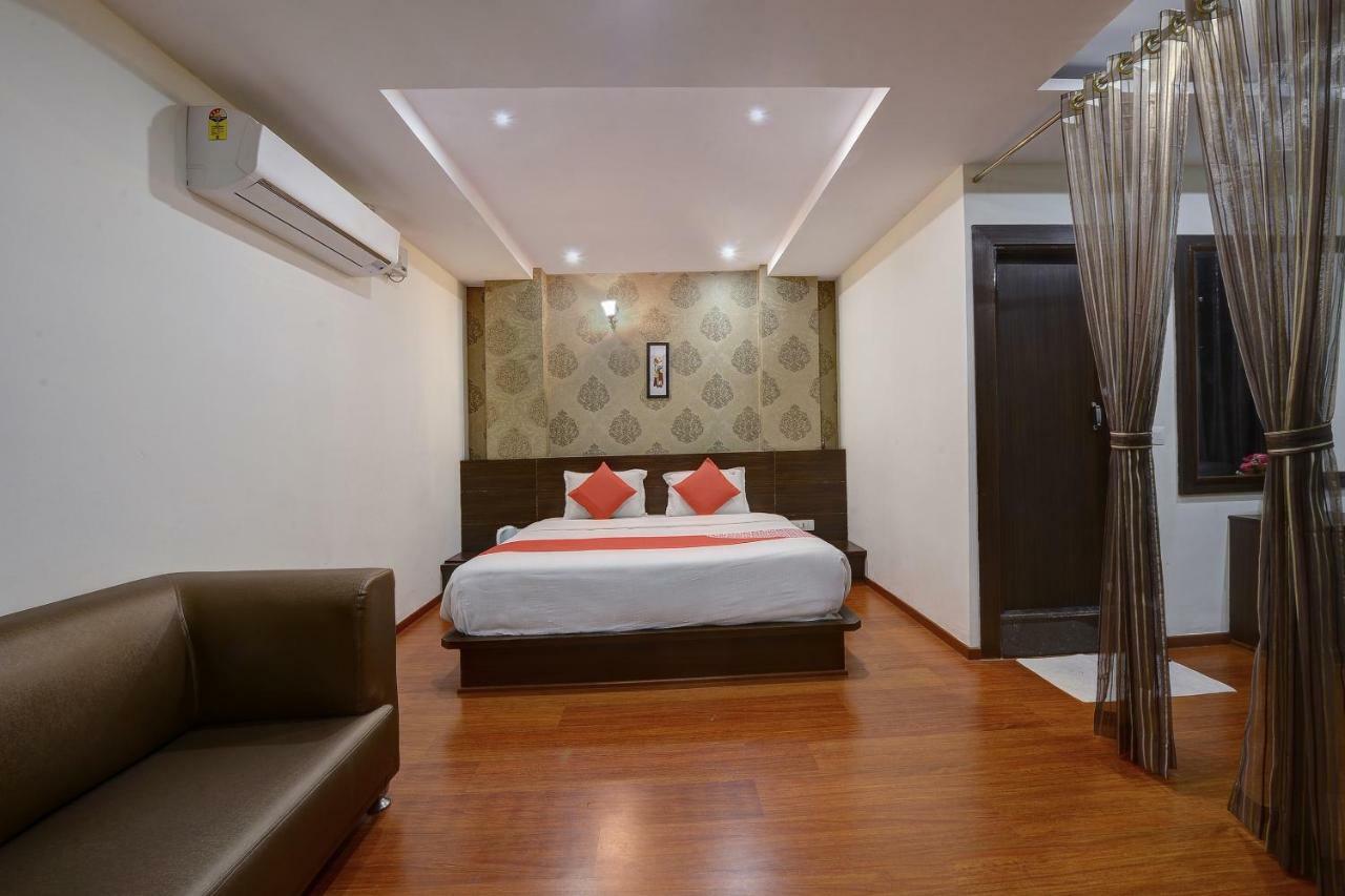 Capital O Hotel Samanvi International Belur  Bagian luar foto