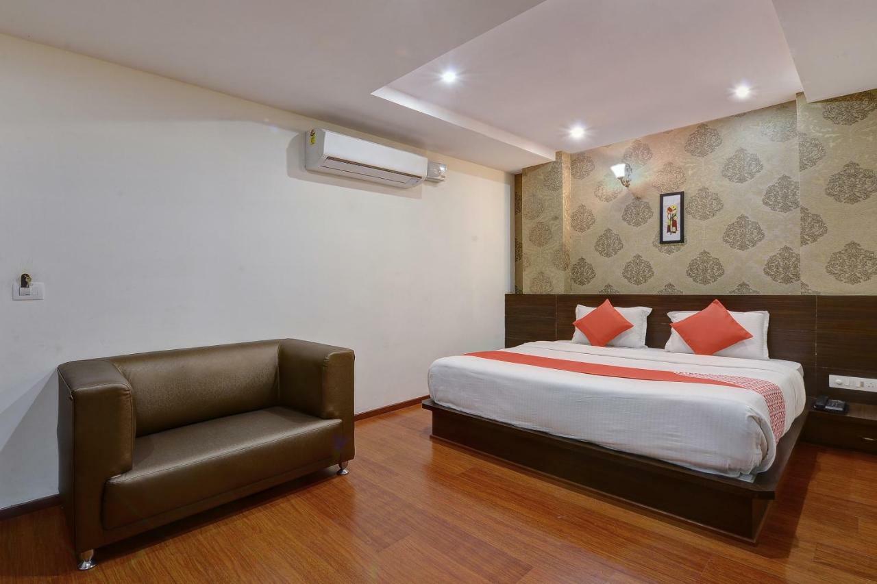 Capital O Hotel Samanvi International Belur  Bagian luar foto