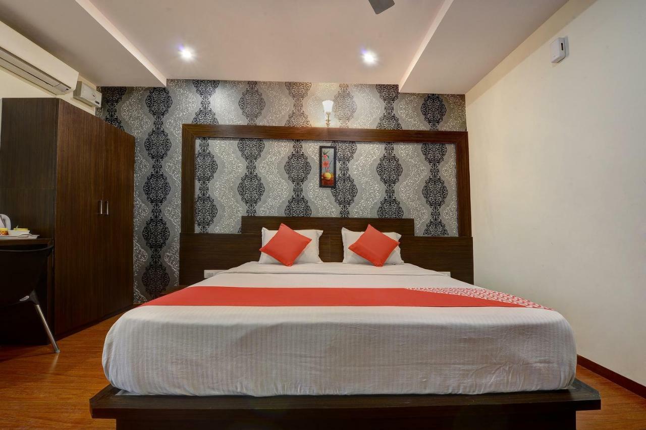 Capital O Hotel Samanvi International Belur  Bagian luar foto